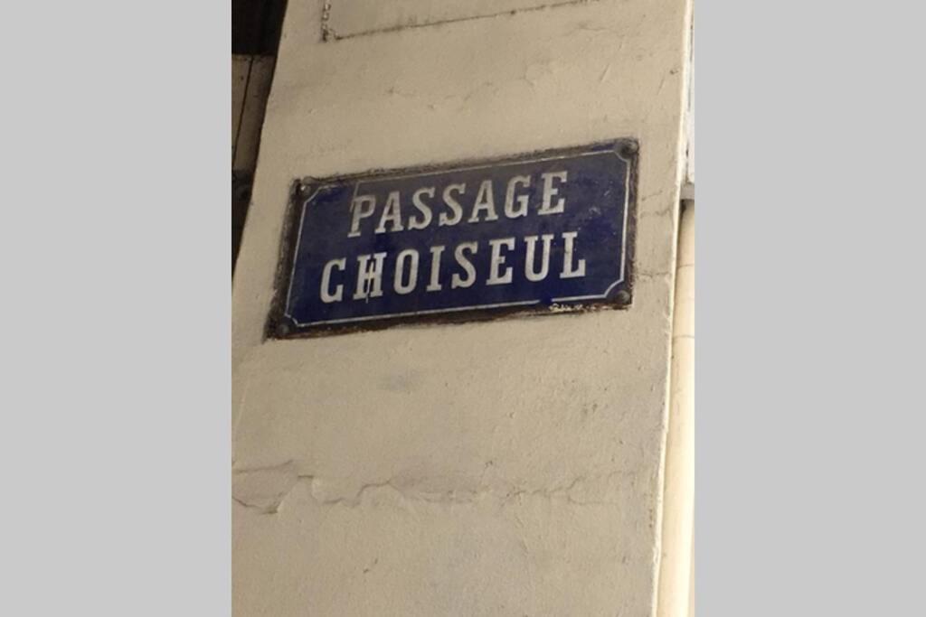 French Typical Apartment Paris Exterior photo