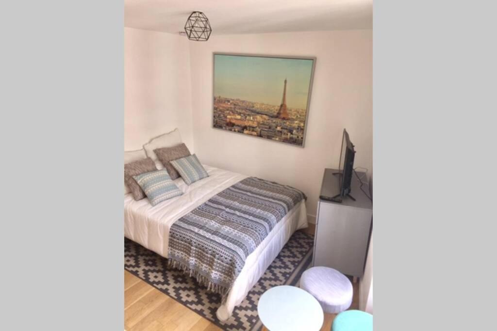 French Typical Apartment Paris Exterior photo
