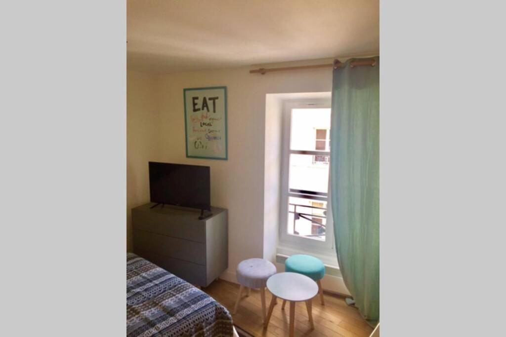 French Typical Apartment Paris Exterior photo